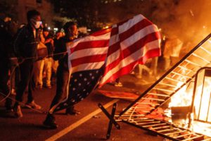 Estados Unidos se prepara para una insurrección nacional mientras la izquierda radical organiza el “Día de la Ira” en varias ciudades