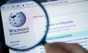 “Wokepedia”: ¿tiene sesgo la mayor enciclopedia online del mundo?