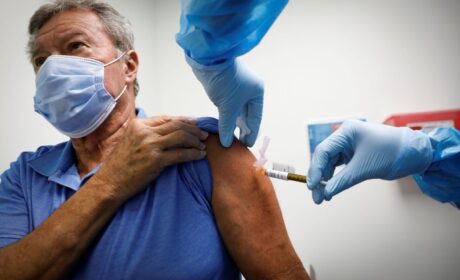 El Gobierno Español se desentiende de las víctimas de la vacuna covid: «Se la pusieron voluntariamente»