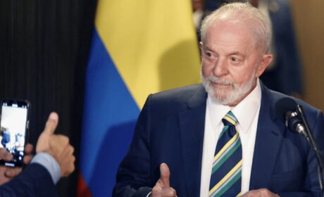 Gobierno de Lula arrecia su cacería para silenciar a Bolsonaro