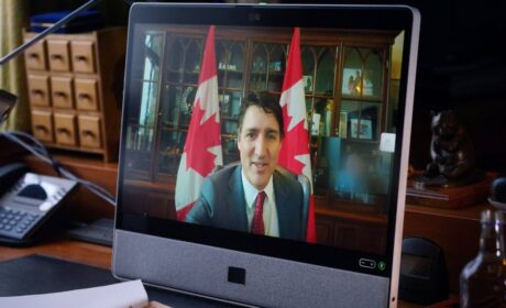 Canadá: los expertos alertan de que Trudeau insiste en aprobar “el proyecto de ley más totalitario de Occidente”
