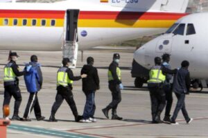 Aviones con inmigrantes ilegales llegan secretamente a España: ¿Verdad o bulo?