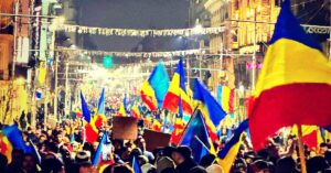 Cientos de miles de personas salieron a las calles de Rumania para protestar contra la cancelación de las elecciones presidenciales por una falsa acusación de “influencia rusa”