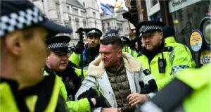 “Silenced”: el documental de Tommy Robinson por el cual fue condenado a prisión en Reino Unido