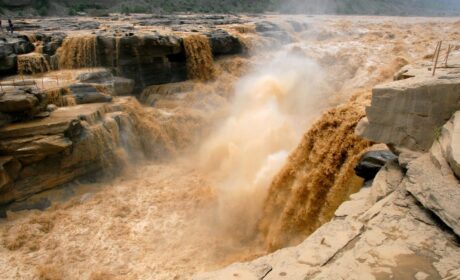 «Cuando el río Amarillo corre claro»: interpretando una antigua profecía china