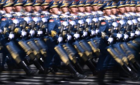 Bajo la sombra del dragón: cómo China silencia y aplasta a sus disidentes en el exterior