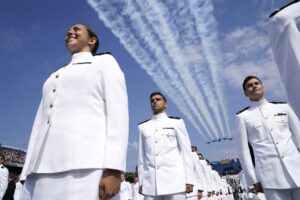 La Academia Naval elimina las admisiones de reclutas basadas en la raza